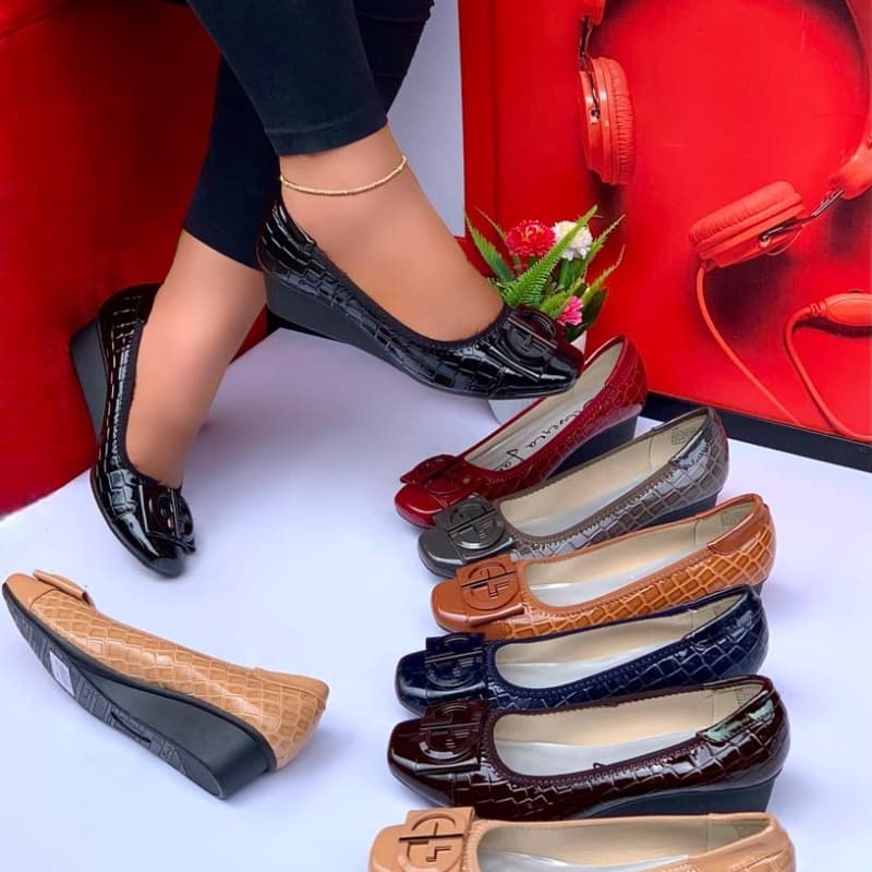 Fancy Croc-Embossed Wedge shoe